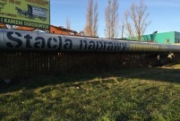 Rurociąg z napisem "Stacja naprawy rowerów"