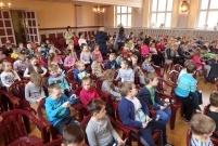 Dzieci z klas I-III czekają na prelekcję