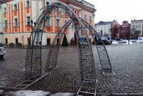 Zniszczone iluminacje świąteczne na Rynku