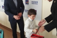 Laureaci konkursu odbierają nagrody