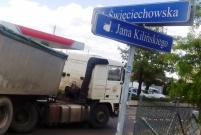 Zapadnięta ciężarówka