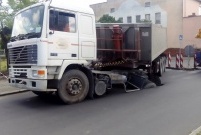 Zapadnięta ciężarówka