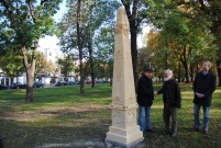Michał Niedźwiedź, artysta rzeźbiarz, Maciej Urban, Miejski Konserwator Zabytków i Maciej Kubiak, Architekt Miejski