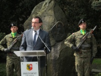 Uroczystości pod Pomnikami Pamięci Ofiar Katynia i Matek Katyńskich