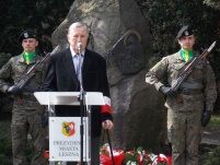 Uroczystości pod Pomnikami Pamięci Ofiar Katynia i Matek Katyńskich