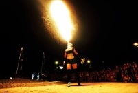 Pokaz Fire Show z MCP Alternatywa na oficjalne przekazanie nowej fontanny w Parku Jonstona