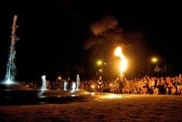 Pokaz Fire Show z MCP Alternatywa na oficjalne przekazanie nowej fontanny w Parku Jonstona