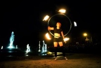 Pokaz Fire Show z MCP Alternatywa na oficjalne przekazanie nowej fontanny w Parku Jonstona