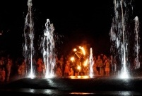 Pokaz Fire Show z MCP Alternatywa na oficjalne przekazanie nowej fontanny w Parku Jonstona