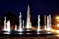 Pokaz Fire Show z MCP Alternatywa na oficjalne przekazanie nowej fontanny w Parku Jonstona