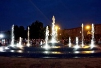 Pokaz Fire Show z MCP Alternatywa na oficjalne przekazanie nowej fontanny w Parku Jonstona