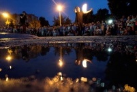 Pokaz Fire Show z MCP Alternatywa na oficjalne przekazanie nowej fontanny w Parku Jonstona