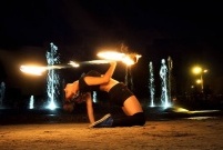Pokaz Fire Show z MCP Alternatywa na oficjalne przekazanie nowej fontanny w Parku Jonstona