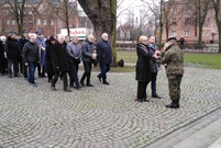 Uroczystości 99. rocznicy powrotu Leszna do macierzy ograniczyły się do złożenia wiązanek kwiatów pod pomnikami