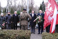 Uroczystości 99. rocznicy powrotu Leszna do macierzy ograniczyły się do złożenia wiązanek kwiatów pod pomnikami