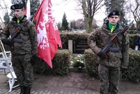 Uroczystości 99. rocznicy powrotu Leszna do macierzy ograniczyły się do złożenia wiązanek kwiatów pod pomnikami