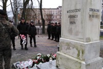 Uroczystości 99. rocznicy powrotu Leszna do macierzy ograniczyły się do złożenia wiązanek kwiatów pod pomnikami