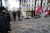 Uroczystości 99. rocznicy powrotu Leszna do macierzy ograniczyły się do złożenia wiązanek kwiatów pod pomnikami