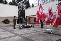 Uroczystości 99. rocznicy powrotu Leszna do macierzy ograniczyły się do złożenia wiązanek kwiatów pod pomnikami