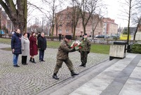 Uroczystości 99. rocznicy powrotu Leszna do macierzy ograniczyły się do złożenia wiązanek kwiatów pod pomnikami