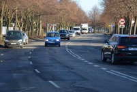 Ulica Fabryczna wymaga pilnej modernizacji. I nie wystarczy tylko nałożyć nową nawierzchnię na jedni. Trzeba także wymienić sieci biegnące pod drogą.