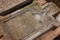 Nagrobki złożono w lapidarium przy kościele św. Krzyża