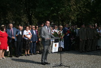 Przemówienie pod pomnikiem wygłosił Wiceprezydent Piotr Jóźwiak