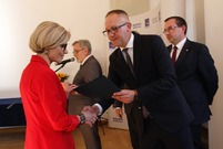 Wśród wyróznionych nauczycieli była Barbara Kowalczyk-Raczyńska, nauczycielka w SP10