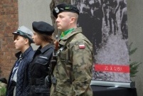 Uroczystości patriotyczne pod tablicą rozstrzelanych