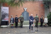 Uroczystości patriotyczne pod tablicą rozstrzelanych