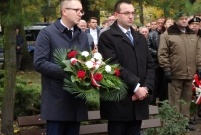 Uroczystości patriotyczne pod tablicą rozstrzelanych