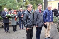 Uroczystości patriotyczne pod tablicą rozstrzelanych