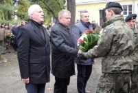 Uroczystości patriotyczne pod tablicą rozstrzelanych