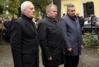 Uroczystości patriotyczne pod tablicą rozstrzelanych