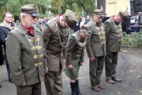 Uroczystości patriotyczne pod tablicą rozstrzelanych