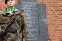 Uroczystości patriotyczne pod tablicą rozstrzelanych