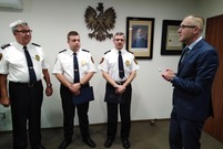 Spotkanie ze strażnikami, którzy uratowali dziewczynkę, miało miesjce w gabinecie Prezydenta Miasta Leszna