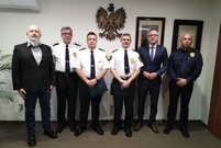 Spotkanie ze strażnikami, którzy uratowali dziewczynkę, miało miesjce w gabinecie Prezydenta Miasta Leszna