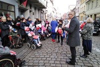 Serca-poduszki uszyli i podarowali sympatycy Stowarzyszenia Wygraj Siebie