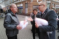 Serca-poduszki uszyli i podarowali sympatycy Stowarzyszenia Wygraj Siebie