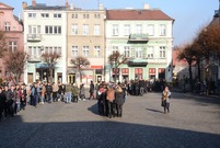 Poloneza na leszczyńskim Rynku zatańczyli maturzyści trzech leszczyńskich szkół