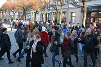 Poloneza na leszczyńskim Rynku zatańczyli maturzyści trzech leszczyńskich szkół