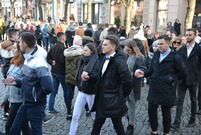 Poloneza na leszczyńskim Rynku zatańczyli maturzyści trzech leszczyńskich szkół