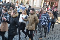 Poloneza na leszczyńskim Rynku zatańczyli maturzyści trzech leszczyńskich szkół