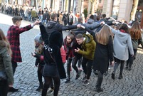 Poloneza na leszczyńskim Rynku zatańczyli maturzyści trzech leszczyńskich szkół