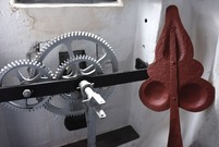 Mechanizm poruszający wskazówkami ratuszowego zegara