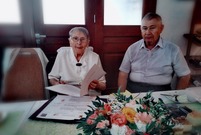 Pani Irena z uwagą przeczytała adresowane do Niej życzenia