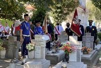 Uroczystości odbyły się na cmentarzu parafialnym przy ul. Kąkolewskiej i pod Pomnikiem Konstytucji 3 Maja
