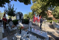 Uroczystości odbyły się na cmentarzu parafialnym przy ul. Kąkolewskiej i pod Pomnikiem Konstytucji 3 Maja