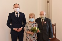 Uroczystość odznaczania par za długie pożycie małżeńskie miała miejsce w leszczyńskim Ratuszu